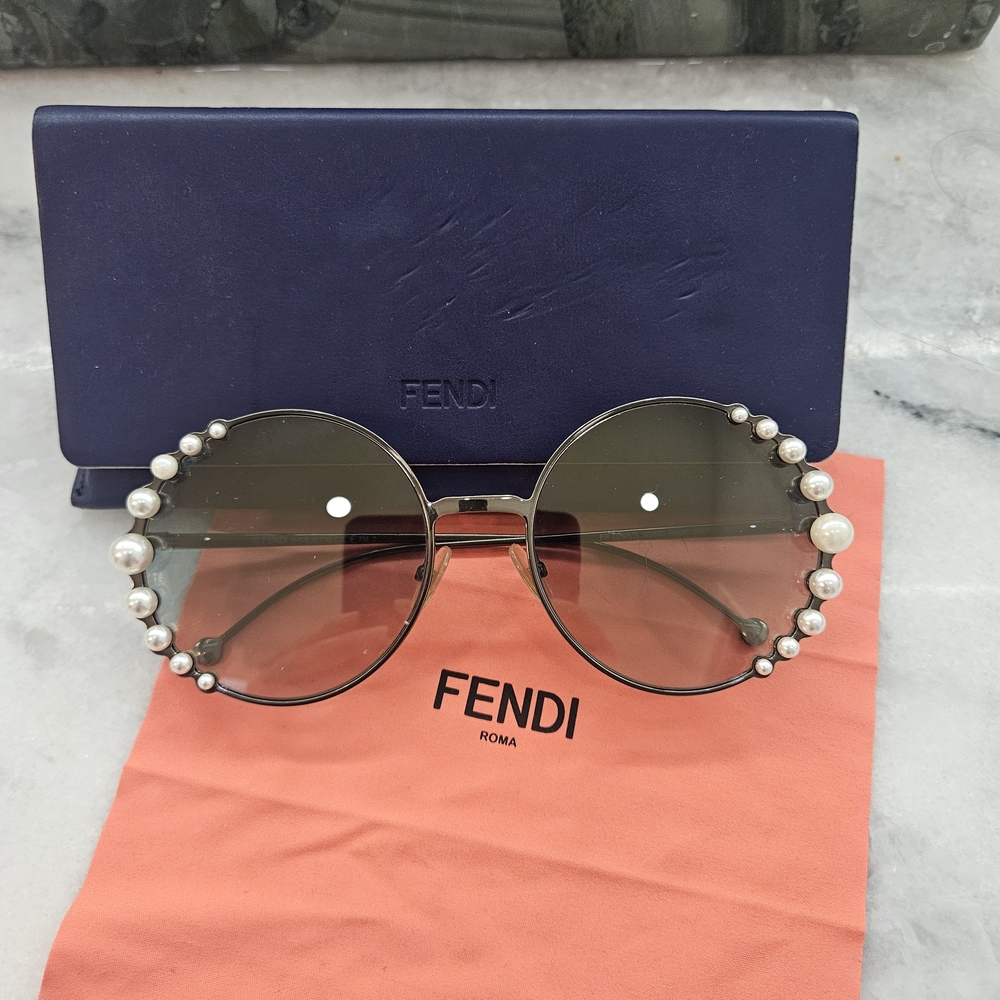 Fendi Pearl-Embellished Sunglasses - Black